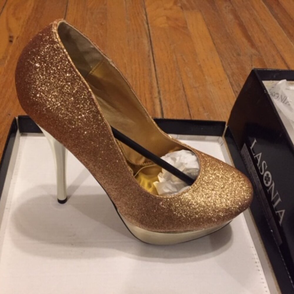 Gold wedge pumps